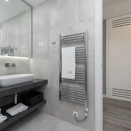 Artis Lux דירה זאדאר